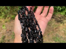 Charger et lire la vidéo dans la visionneuse de la Galerie, Perles en hypersthène, petits galets