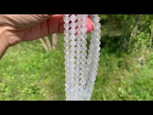 Charger et lire la vidéo dans la visionneuse de la Galerie, Perles en labradorite blanche entre 4 et 8mm LBQ