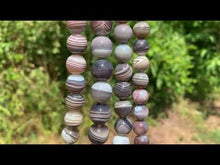 Charger et lire la vidéo dans la visionneuse de la Galerie, Perles en agate du Botswana entre 4 et 12mm ABU
