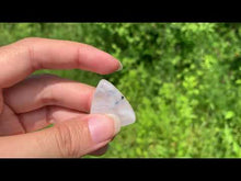 Charger et lire la vidéo dans la visionneuse de la Galerie, Labradorite "blanche" d'Inde 18