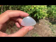 Charger et lire la vidéo dans la visionneuse de la Galerie, VENDU Labradorite blanche d'Afrique 42