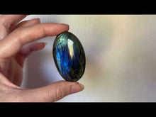 Charger et lire la vidéo dans la visionneuse de la Galerie, Galet en labradorite 10