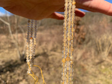 Charger l'image dans la galerie, Perles en quartz à inclusions de rutile facettées entre 2 et 5,5mm