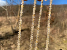 Charger l'image dans la galerie, Perles en quartz rutile facettées 3 x 4mm