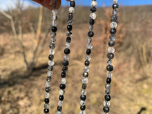 Charger l'image dans la galerie, Quartz avec inclusions de tourmaline facettées 3 x 4mm