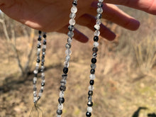 Charger l'image dans la galerie, Quartz avec inclusions de tourmaline facettées 3 x 4mm