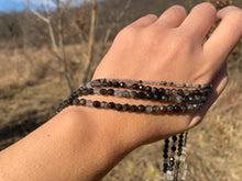 Charger l'image dans la galerie, Perles en quartz avec inclusions de tourmaline facettées entre 2 et 4,5mm