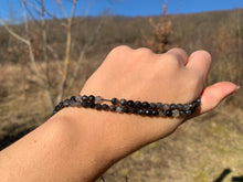 Charger l'image dans la galerie, Perles en quartz avec inclusions de tourmaline facettées entre 2 et 4,5mm