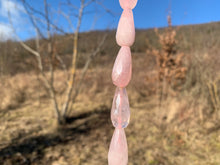 Charger l'image dans la galerie, Perles en quartz rose, forme goutte facettées 12 x 26mm