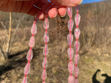 Charger l'image dans la galerie, Perles en quartz rose, forme goutte facettées 8 x 16mm