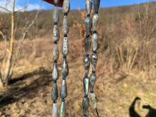 Charger l'image dans la galerie, Perles en labradorite, forme goutte facettées 8 x 20mm