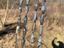 Charger l'image dans la galerie, Perles en labradorite, forme goutte facettées 8 x 20mm