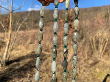 Charger l'image dans la galerie, Perles en labradorite, forme goutte facettées 8 x 16mm