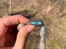 Charger l'image dans la galerie, Perles en labradorite, forme goutte facettées 12 x 26mm