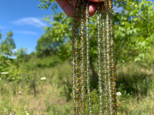 Charger l'image dans la galerie, Perles en apatite verte entre 4 et 6mm