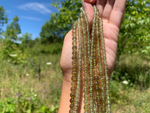 Charger l'image dans la galerie, Perles en apatite verte entre 4 et 6mm