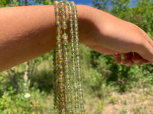 Charger l'image dans la galerie, Perles en apatite verte entre 4 et 6mm