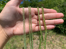 Charger l'image dans la galerie, Perles en péridot entre 2 et 5mm