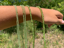 Charger l'image dans la galerie, Perles en péridot entre 2 et 5mm