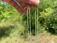 Charger l'image dans la galerie, Perles en péridot entre 2 et 5mm