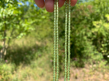Charger l'image dans la galerie, Perles en péridot entre 2 et 5mm