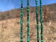 Charger l'image dans la galerie, Perles en malachite, forme carré facetté.
