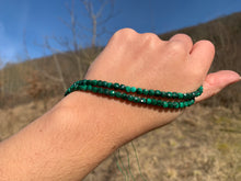 Charger l'image dans la galerie, Perles en malachite, forme carré facetté.