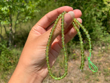 Charger l'image dans la galerie, Perles en péridot entre 2 et 5mm