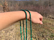 Charger l'image dans la galerie, Perles en malachite, forme carré facetté.