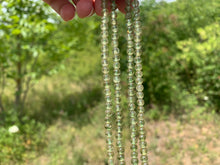 Charger l'image dans la galerie, Perles en apatite verte entre 4 et 6mm