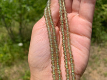 Charger l'image dans la galerie, Perles en apatite verte entre 4 et 6mm