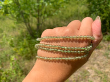 Charger l'image dans la galerie, Perles en apatite verte entre 4 et 6mm