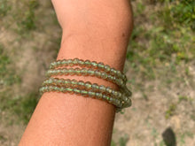 Charger l'image dans la galerie, Perles en apatite verte entre 4 et 6mm