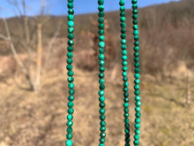 Charger l'image dans la galerie, Perles en malachite facettées entre 2 et 6,5mm