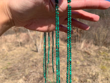 Charger l'image dans la galerie, Perles en malachite entre 2 et 3,5mm