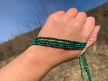 Charger l'image dans la galerie, Perles en malachite entre 2 et 3,5mm