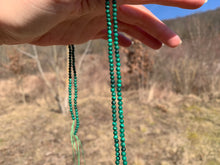 Charger l'image dans la galerie, Perles en malachite entre 2 et 3,5mm