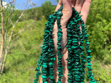 Charger l'image dans la galerie, Perles en malachite, forme chips