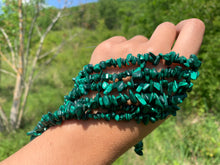 Charger l'image dans la galerie, Perles en malachite, forme chips