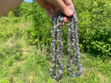 Charger l'image dans la galerie, Perles en labradorite, forme chips