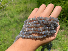 Charger l'image dans la galerie, Perles en labradorite, forme chips