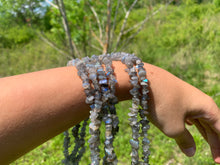 Charger l'image dans la galerie, Perles en labradorite, forme chips