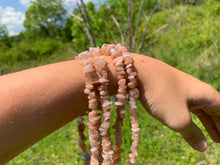 Charger l'image dans la galerie, Perles en pierre de lune pêche, forme chips