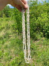 Charger l'image dans la galerie, Perles en pierre de lune blanche, forme chips