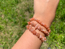 Charger l'image dans la galerie, Perles en pierre de soleil, forme chips