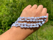 Charger l'image dans la galerie, Perles en agate blue lace, forme petit galet