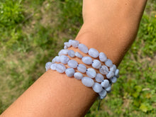 Charger l'image dans la galerie, Perles en agate blue lace, forme petit galet