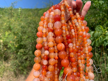 Charger l'image dans la galerie, Perles en agate mélangée avec des cornalines entre 4 et 14mm