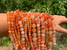 Charger l'image dans la galerie, Perles en agate mélangée avec des cornalines entre 4 et 14mm