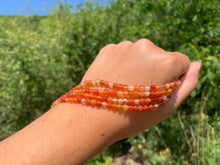 Charger l'image dans la galerie, Perles en agate mélangée avec des cornalines entre 4 et 14mm